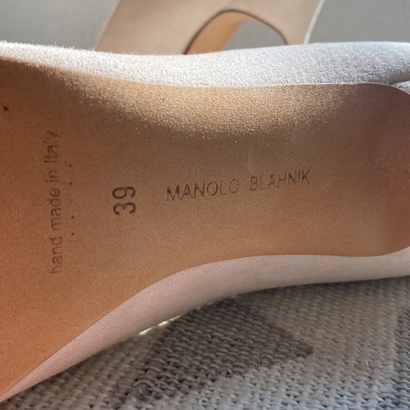 Manolo Blahnik Beige Suede BB Pumps - Picture 7 of 7